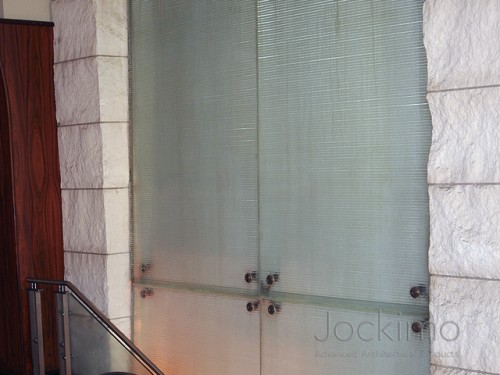 juryshotel glasswaterfall close2